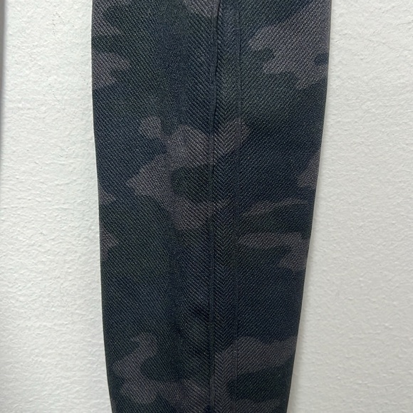 Spanx look at me now camo leggings size Small - Picture 6 of 7